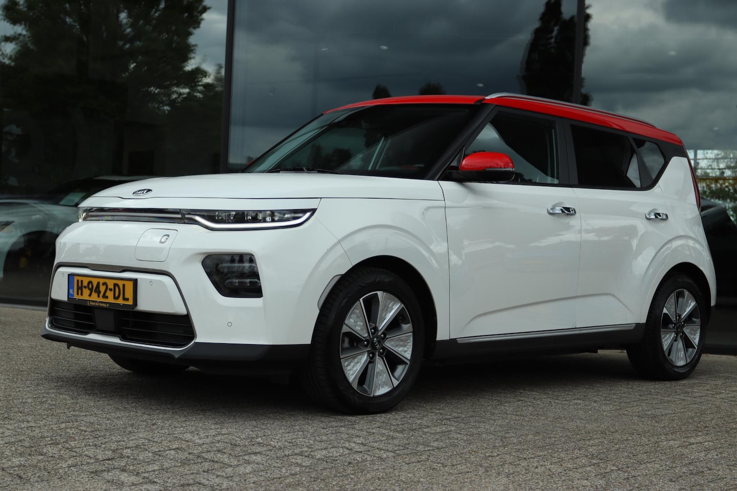 Kia e-Soul - EXECUTIVELINE 64KWH SOH 100% | CARPLAY | CAMERA | KEY-LESS | HARMAN/KARDON | HUD | LED | L - AutoWereld.nl