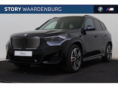 BMW iX1 - eDrive20 M Sport / Panoramadak / Achteruitrijcamera / Sportstoelen / M Adaptief onderstel