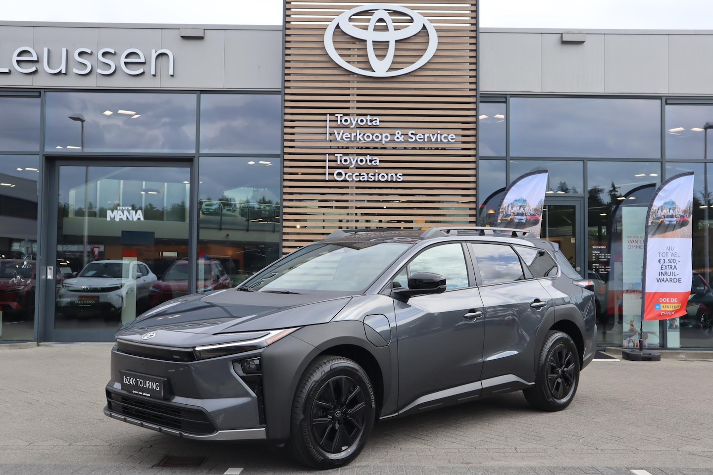 Toyota bZ4X Touring - Dynamic 75 kWh NIEUW & DIRECT LEVERBAAR! BLIND-SPOT PARK-SENSOREN STOEL/STUURVERW APPLE/AN - AutoWereld.nl