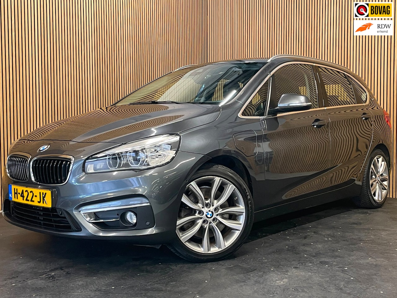 BMW 2-serie Active Tourer - 225xe Sport|AUTOMAAT|HEAD-UP|NAVIGATIE|VOLLEDER|STOELVERWARMING|CAMERA|CLIMATE CONTROL|PDC - AutoWereld.nl