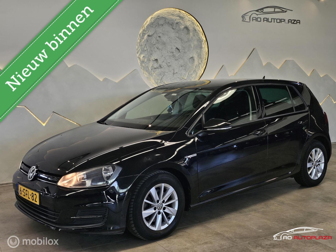 Volkswagen Golf - 1.6 TDI Comfortline BlueMotion Navigatie/PDC - AutoWereld.nl
