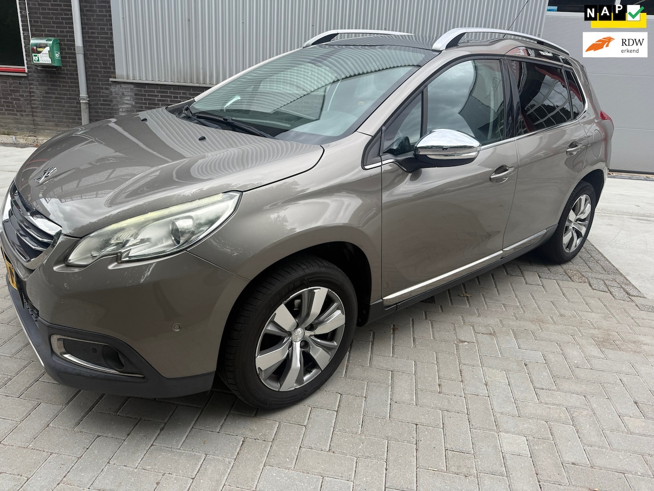 Peugeot 2008 - 1.2 VTi Allure Pack Premium Plus 1.2 VTi Allure Pack Premium Plus - AutoWereld.nl