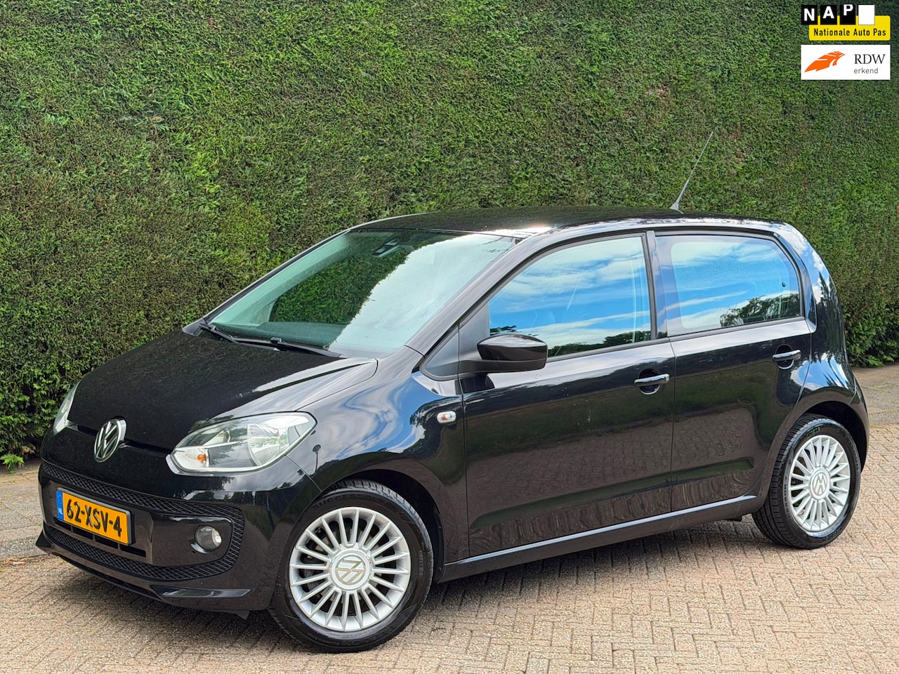 Volkswagen Up! - 1.0 high up! AIRCO/1e EIGENAAR/NAVI/PDC/LEER! - AutoWereld.nl