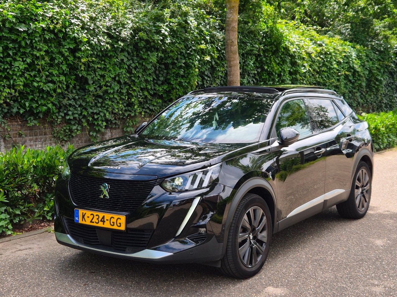 Peugeot e-2008 - GT Ev 50 kWh Panorama Camera LED CarPlay EV GT 50 kWh - AutoWereld.nl