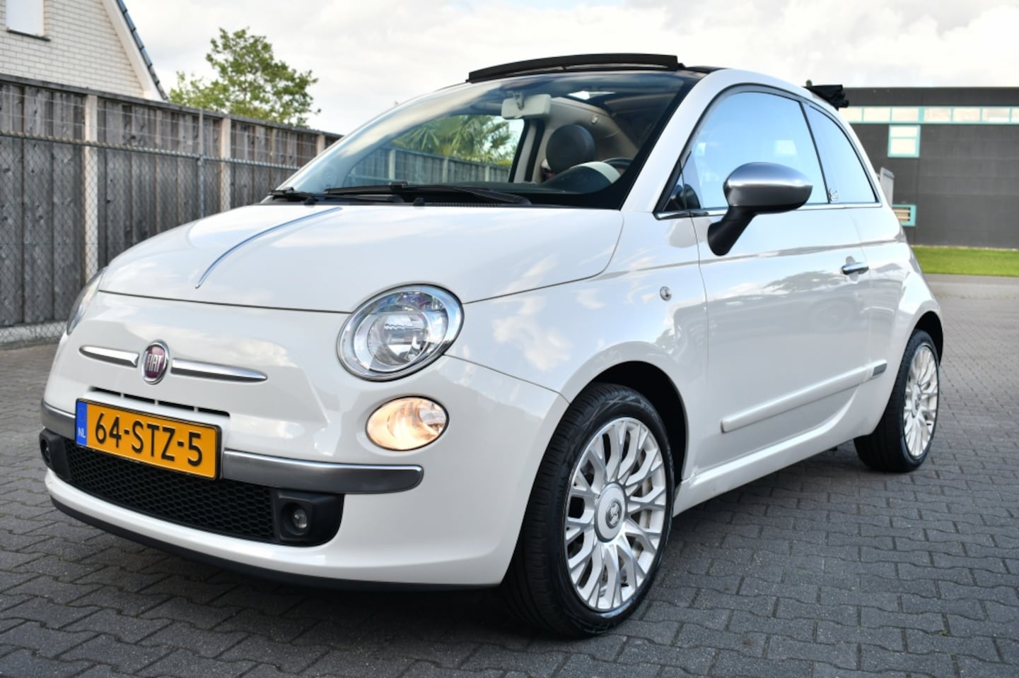 Fiat 500 C - 0.9 by GUCCI Cabrio Orig.NL | Clima | Carplay | Leder - AutoWereld.nl