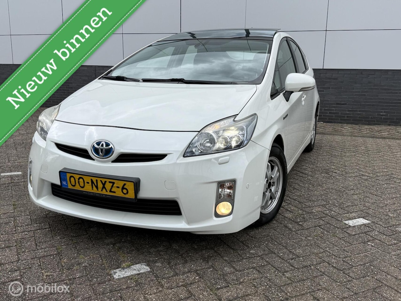 Toyota Prius - 1.8 Dynamic Business*pano*stoelver*fulloptie - AutoWereld.nl