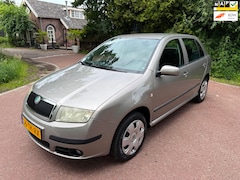 Skoda Fabia - 1.4-16V Spirit+ Airco / NAP / APK / Trekhaak / Cruise contr