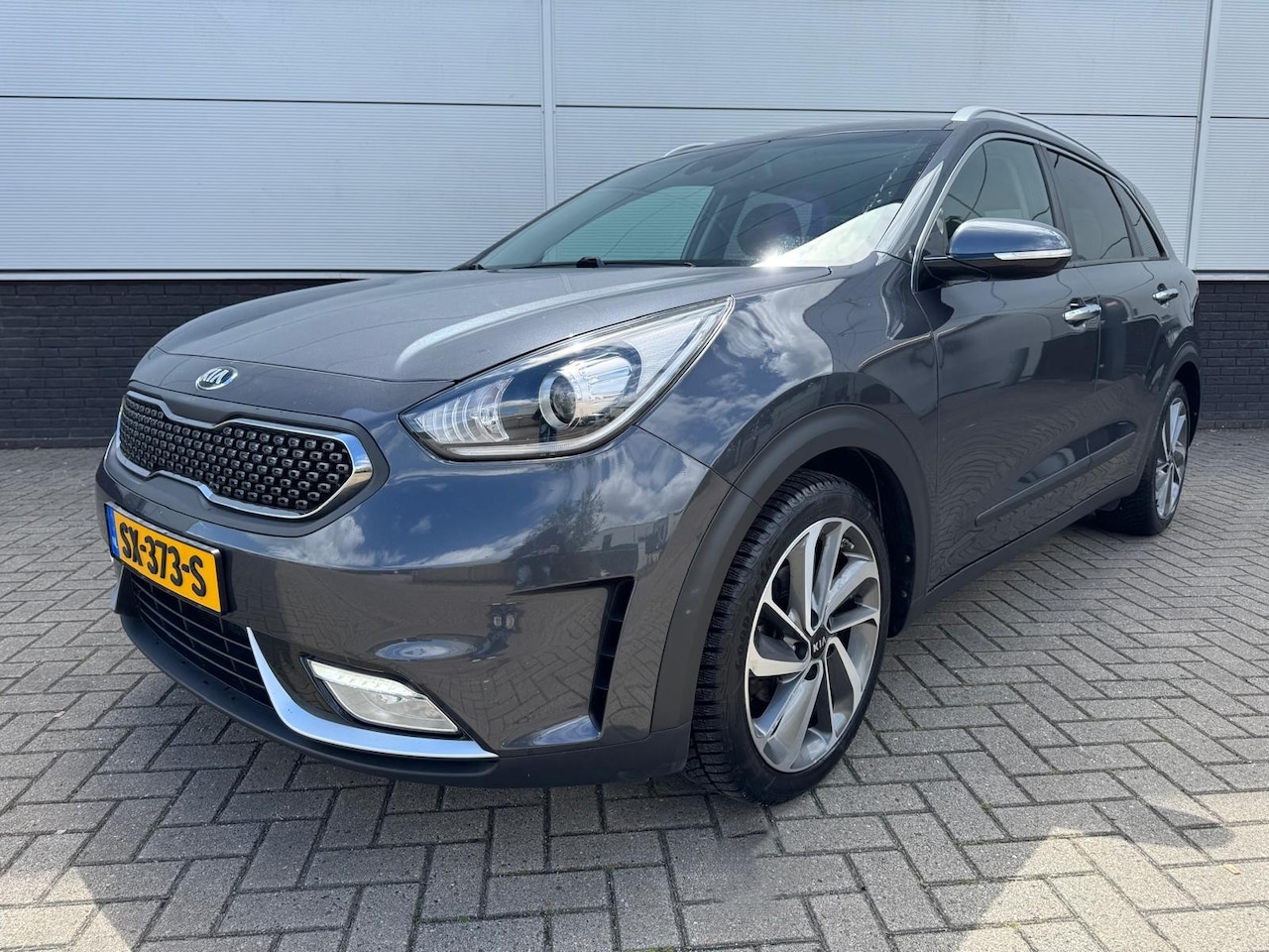 Kia Niro - 1.6 GDi Hybrid ExecutiveLine clima - schuidak - carplay - trekhaak - NAP - LED - half lede - AutoWereld.nl