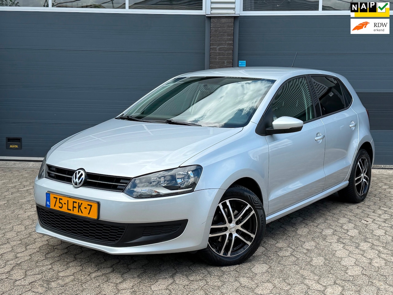 Volkswagen Polo - 1.4-16V Comfortline|CARPLAY|AIRCO|CRUISE|NAP|NW. APK - AutoWereld.nl
