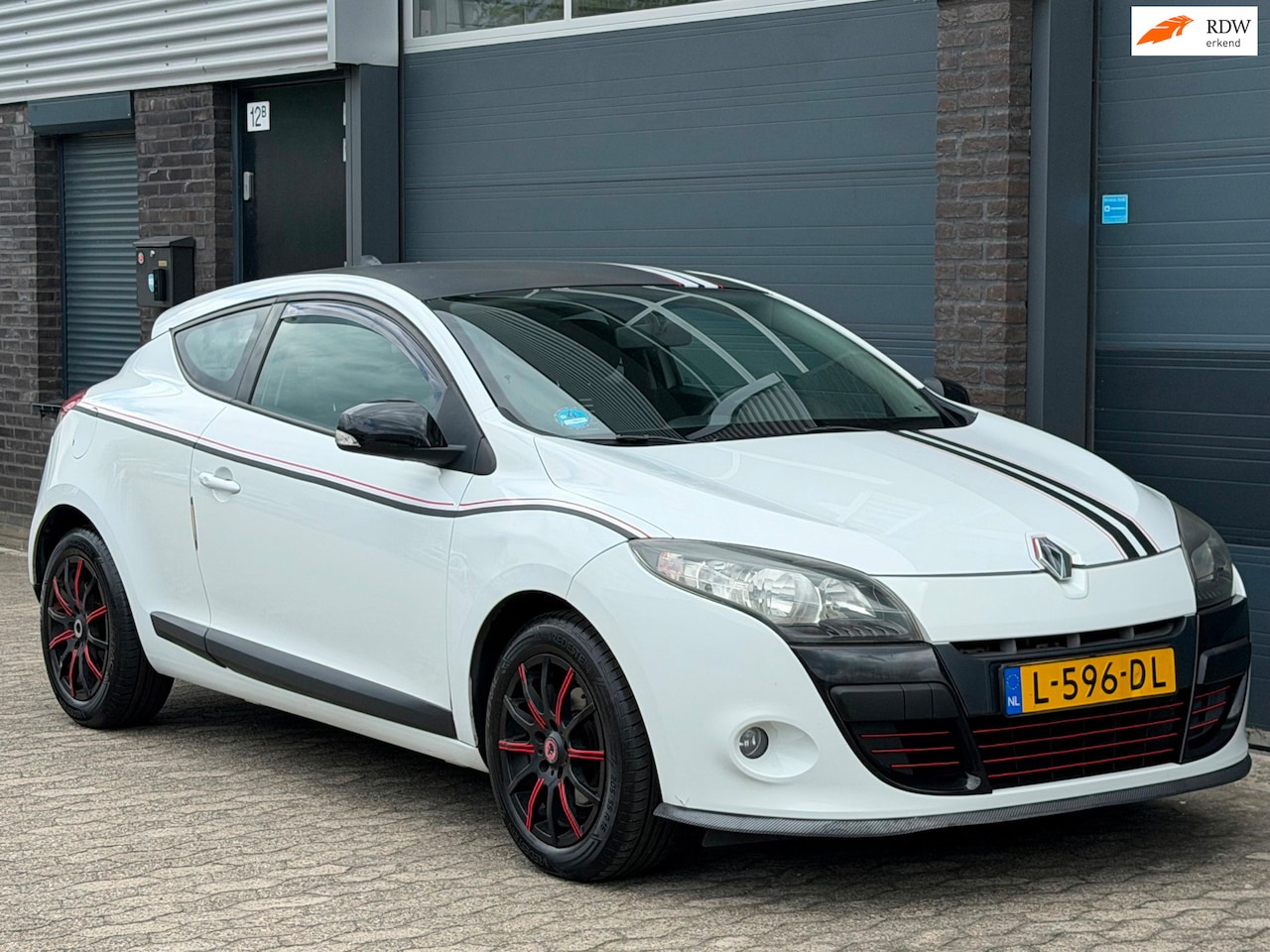 Renault Mégane Coupé - 1.6 Dynamique Nieuw APK sportief uitstraling. - AutoWereld.nl