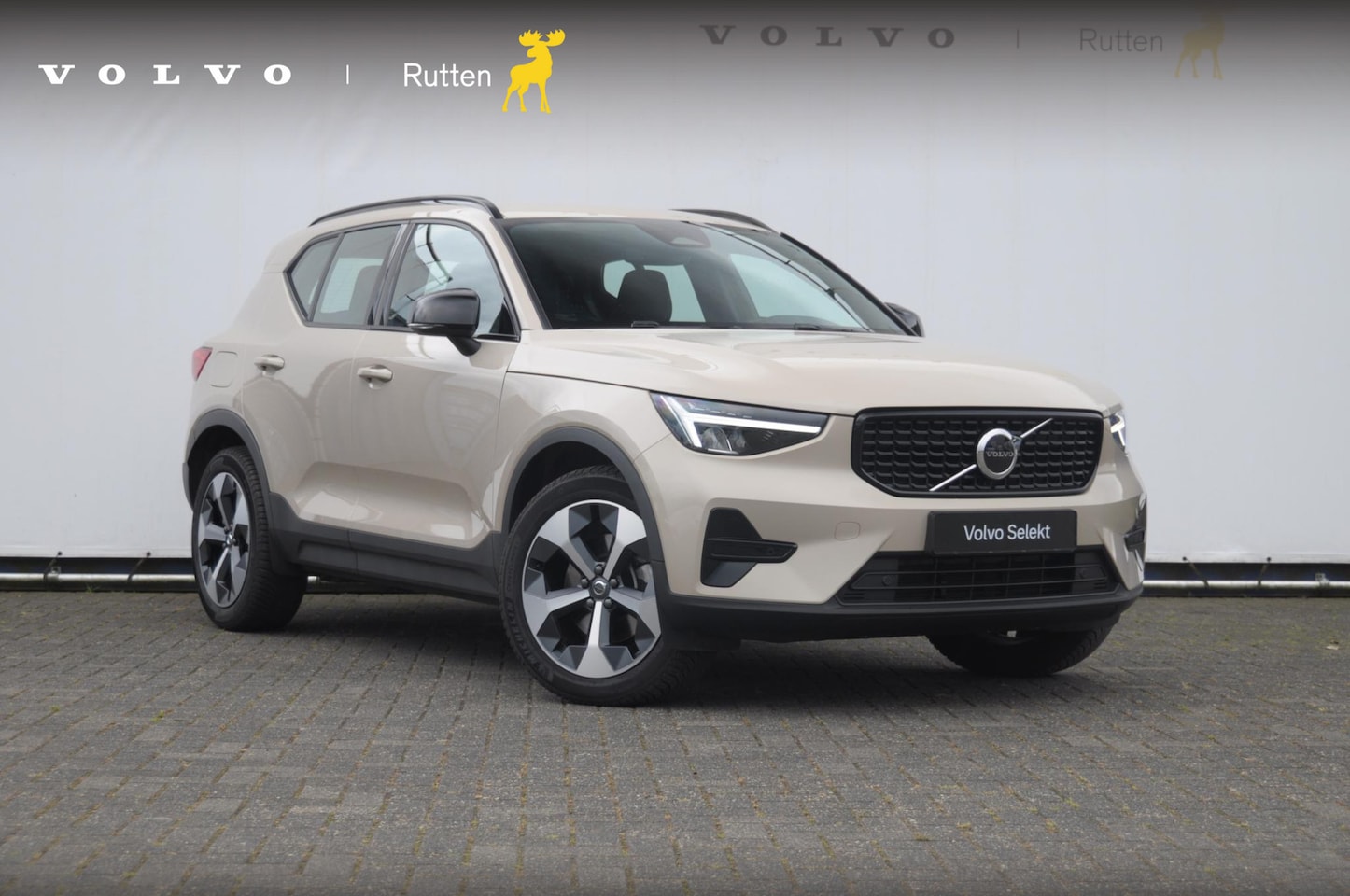 Volvo XC40 - 211PK Automaat B4 Plus Dark / Trekhaak / Navigatie / Adaptive Cruise / Harman Kardon / Stu - AutoWereld.nl