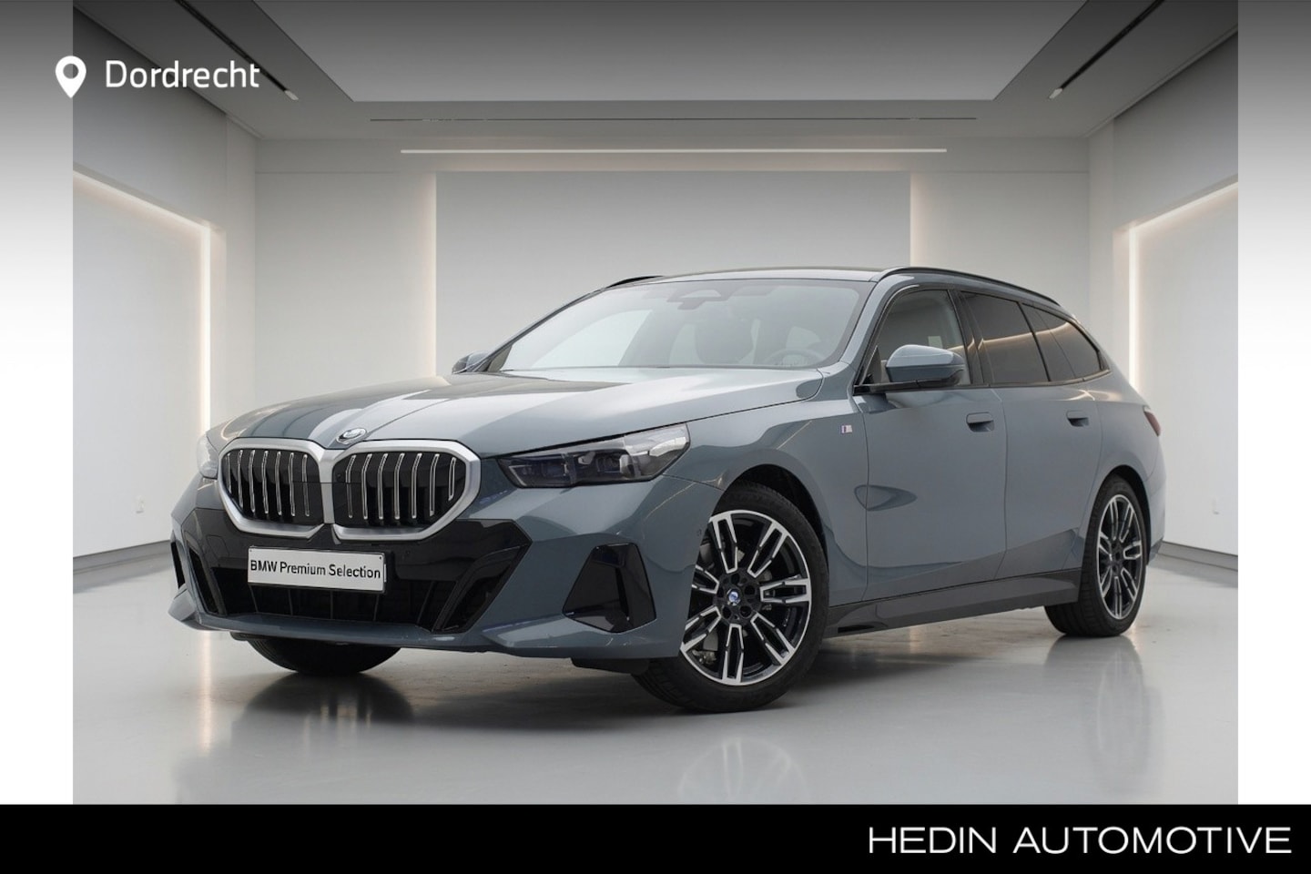 BMW 5-serie Touring - 520i M-Sport | 19" | Panorama | Driving Assistant Plus | Harman Kardon | Trekhaak - AutoWereld.nl