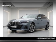 BMW 5-serie Touring - 520i M-Sport | 19" | Panorama | Driving Assistant Plus | Harman Kardon | Trekhaak