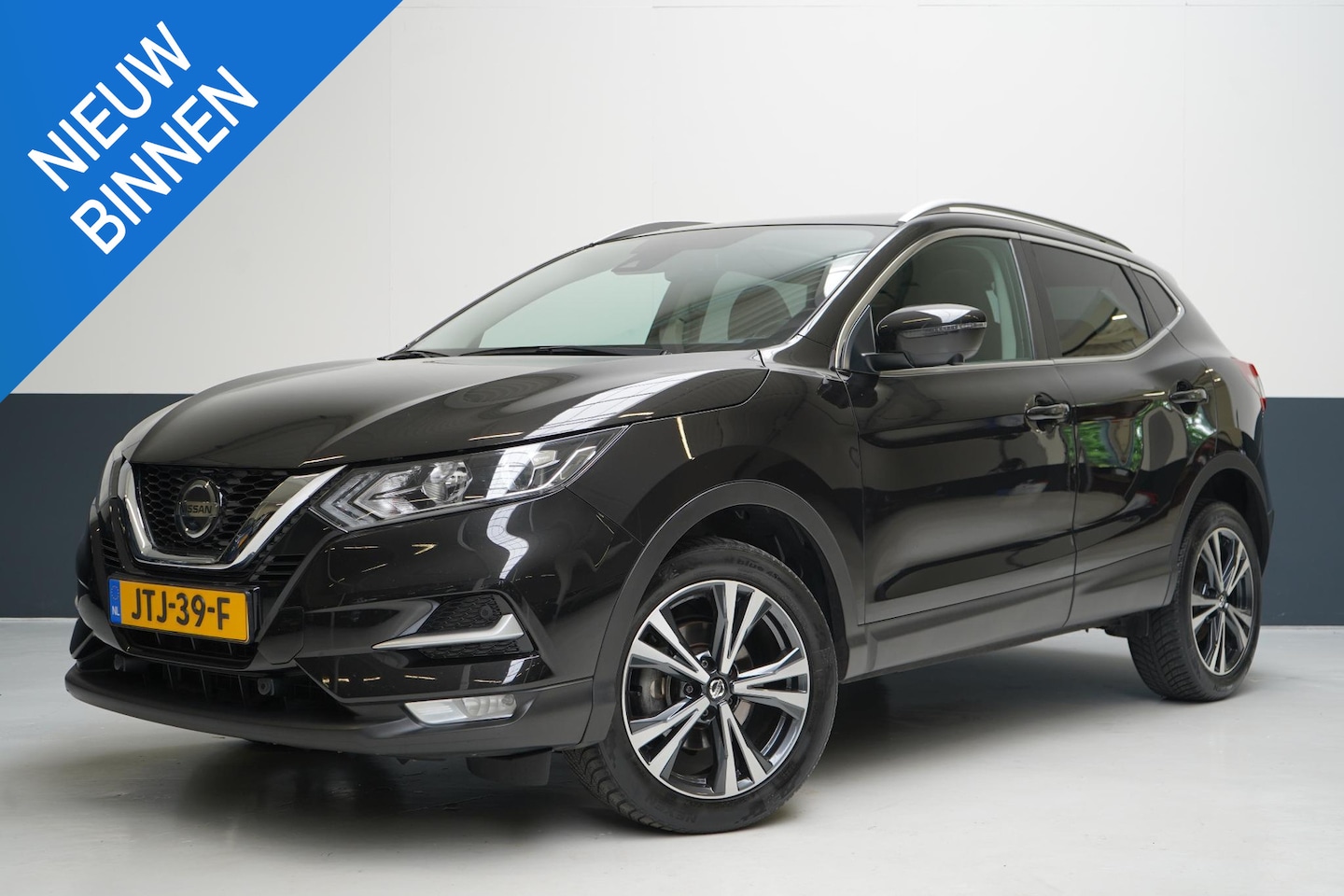 Nissan Qashqai - 1.3 DIG-T N-Connecta | 360 camera | Stoelverwarming | Panoramadak | Keyless | Navigatie - AutoWereld.nl