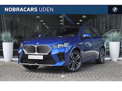 BMW iX2 - eDrive20 M Sport / Panoramadak / Sportstoelen / Parking Assistant Plus / Adaptieve LED / H