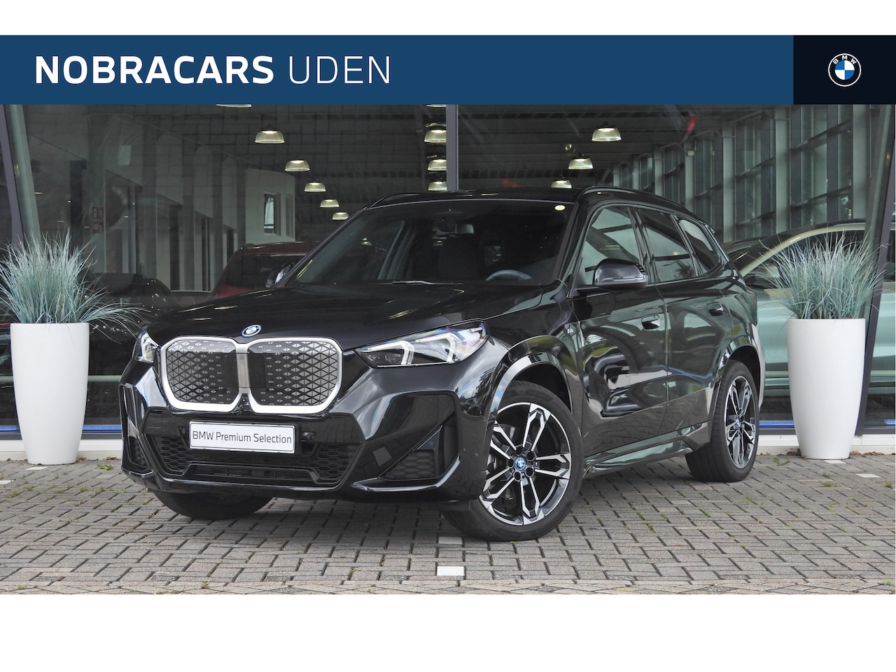 BMW iX1 - eDrive20 M Sport / Achteruitrijcamera / Sportstoelen / Comfort Access / M Adaptief onderst - AutoWereld.nl
