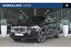 BMW iX1 - eDrive20 M Sport / Achteruitrijcamera / Sportstoelen / Comfort Access / M Adaptief onderst