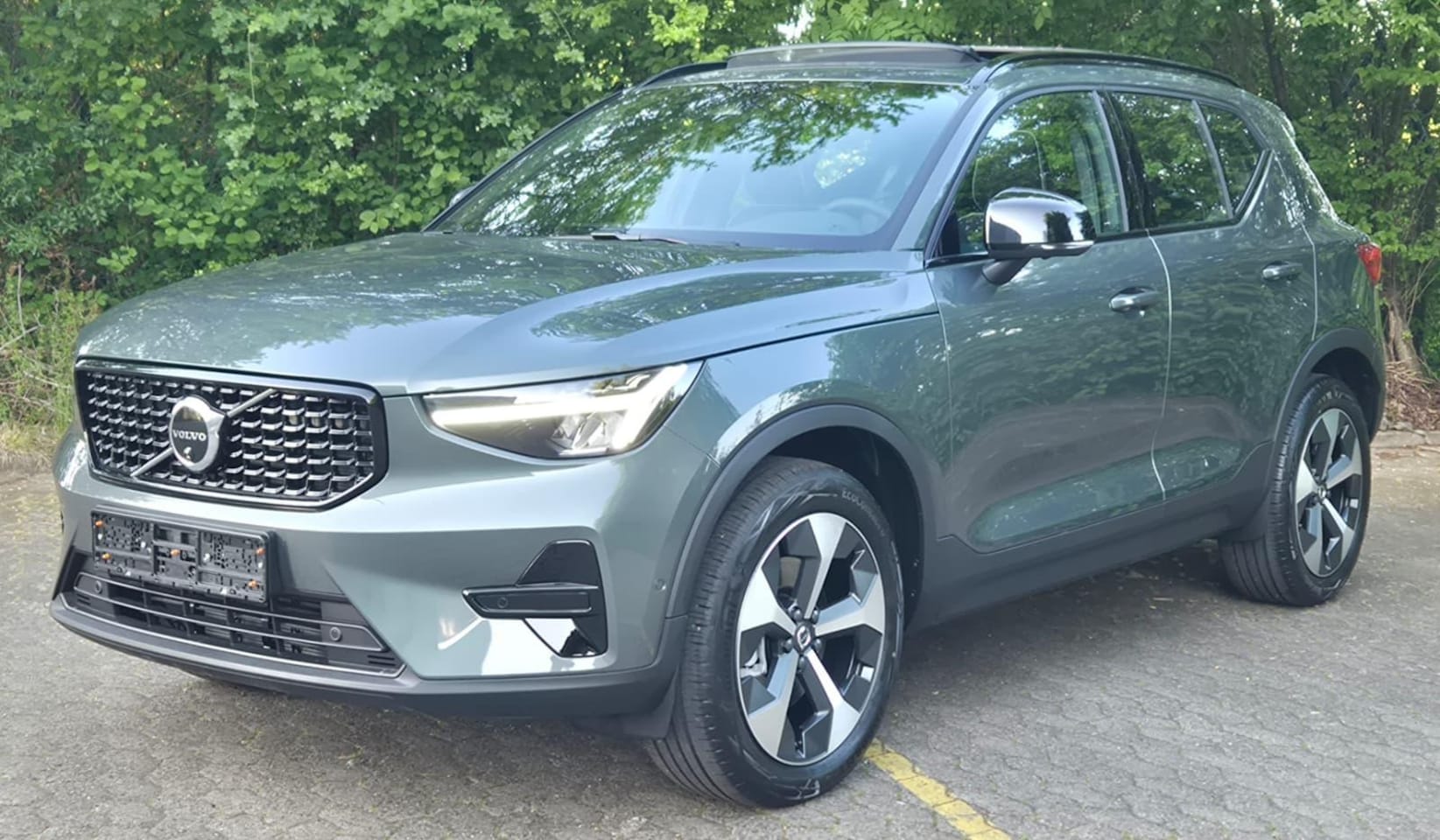 Volvo XC40 - 2.0 B3 Ultra Dark MY 2026 - 19” Wielen - Panoramadak - Harman Kardon Audio - 360 Cam - Cli - AutoWereld.nl