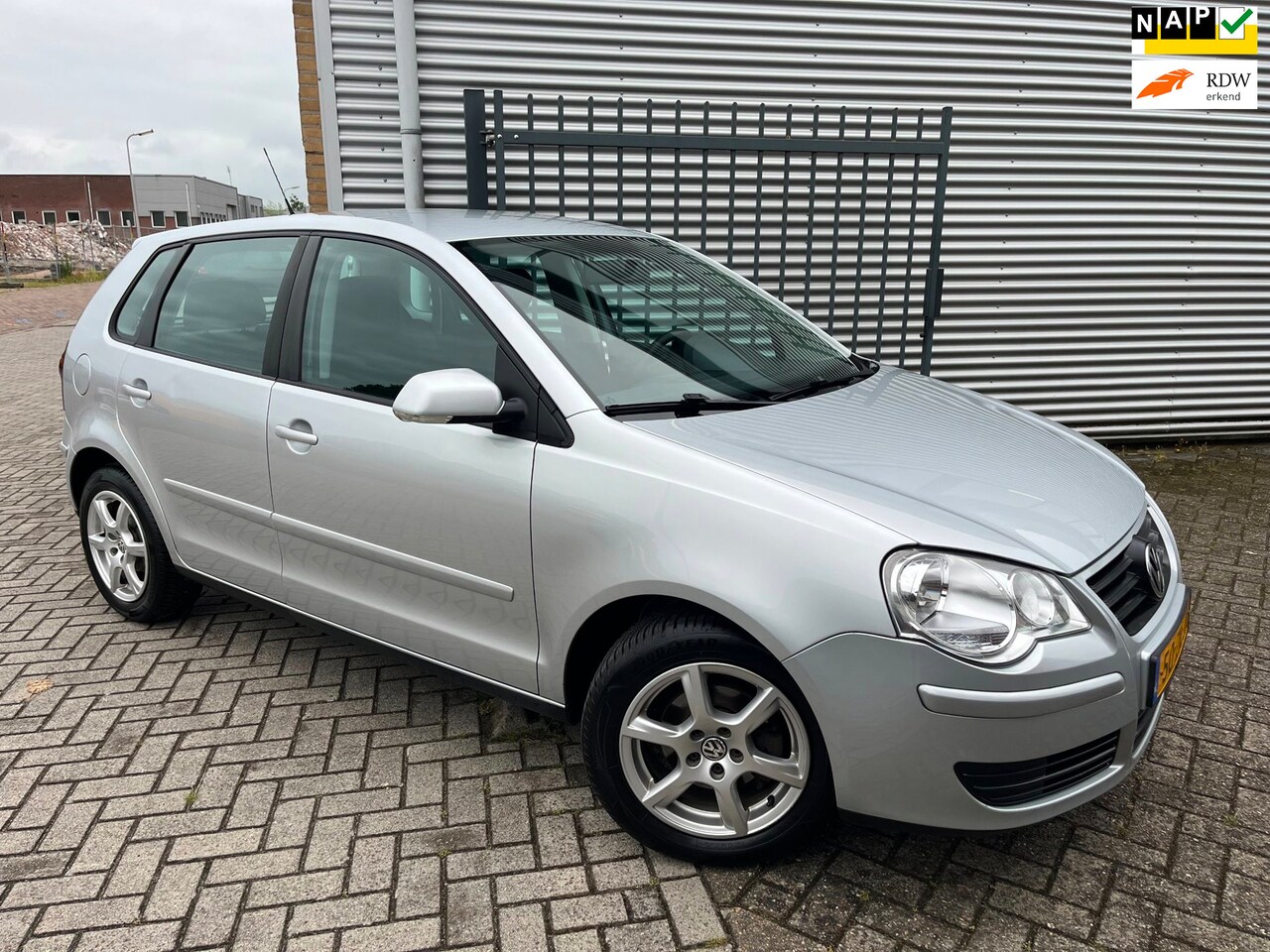 Volkswagen Polo - 1.4-16V Optive|Airco|5deurs|LMV| - AutoWereld.nl