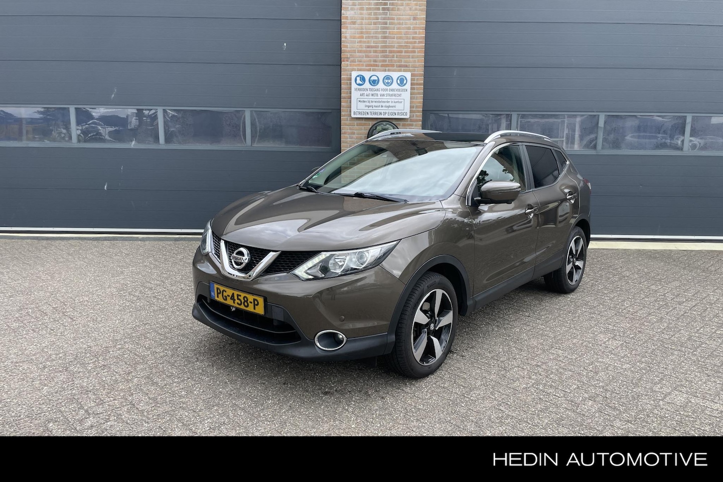Nissan Qashqai - 1.2 N-Connecta Trekhaak | Panoramadak | Cruise Control | 360 Graden Camera | Keyless Entry - AutoWereld.nl