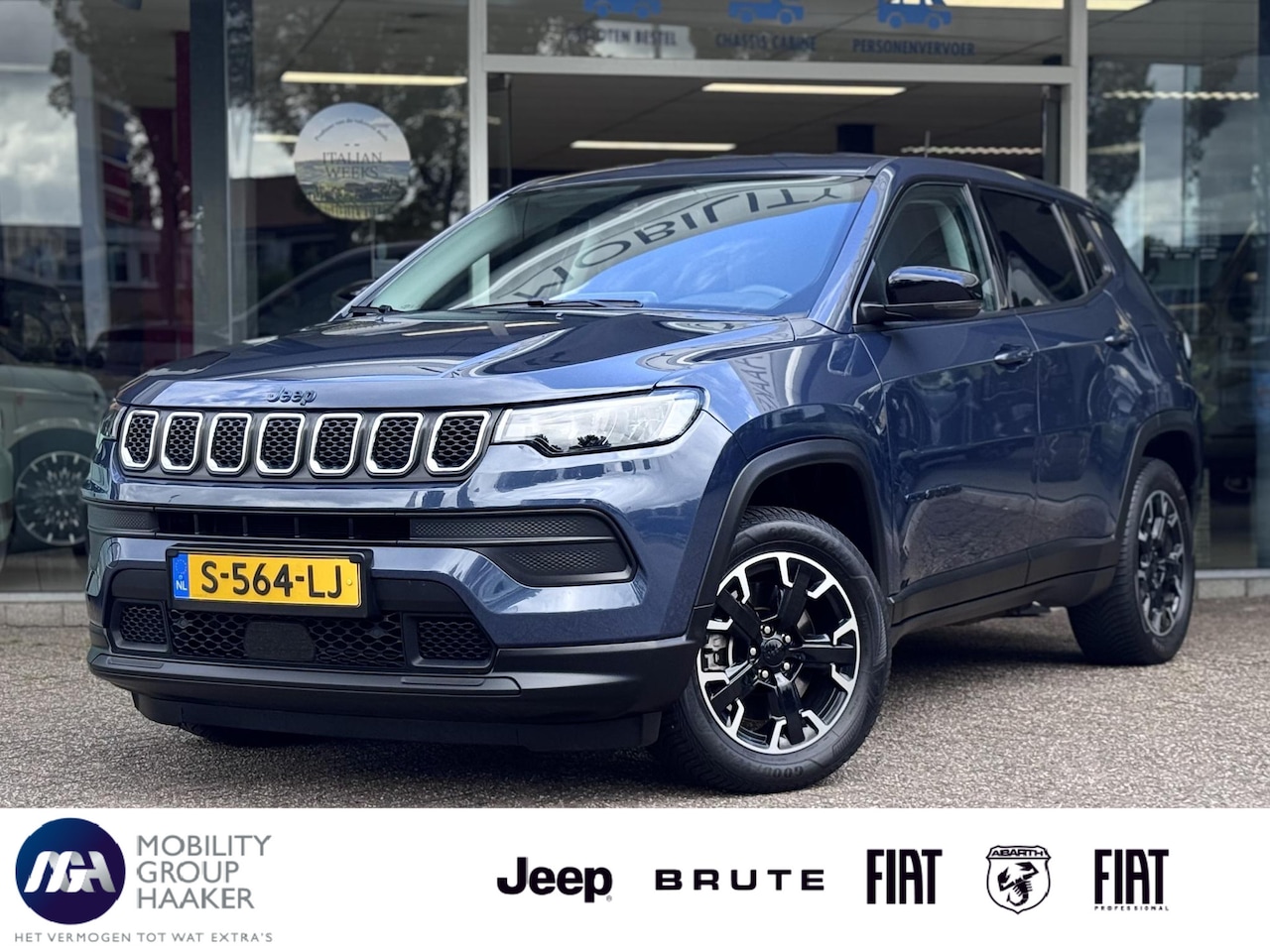 Jeep Compass - 4xe Night 190 Plug-in Hybrid | Carplay | Trekhaak | All season banden - AutoWereld.nl