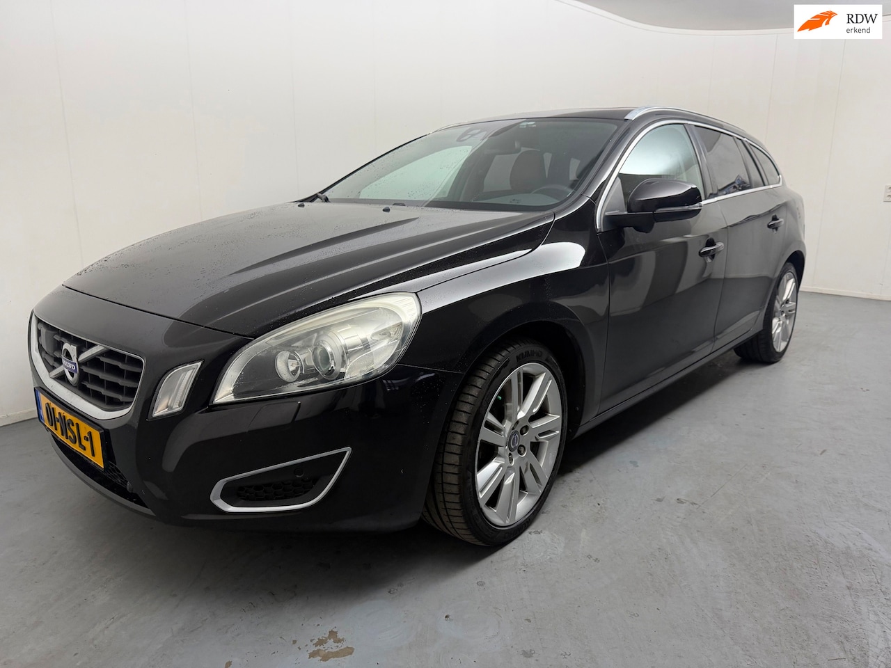 Volvo V60 - 2.0T Summum # Leder # Navi # Trekhaak # Glazen Dak # Memory # Blis # Lmv # Nap - AutoWereld.nl
