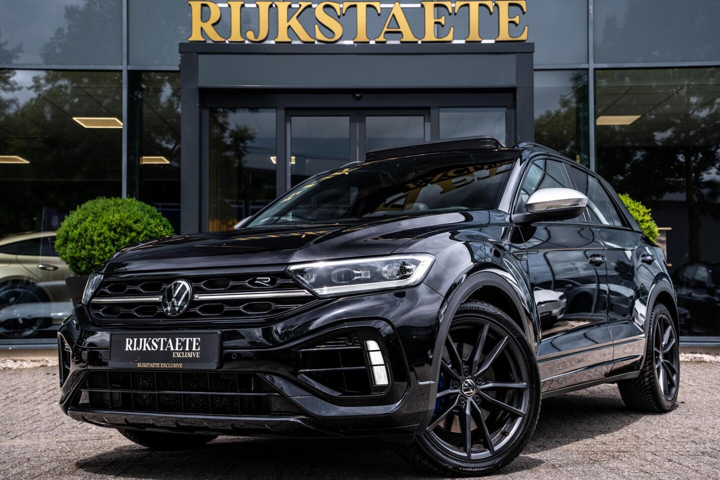 Volkswagen T-Roc - 2.0 TSI 4Motion R|PANO|AKRA|ACC|19''|CAMERA - AutoWereld.nl
