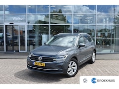 Volkswagen Tiguan - 1.5 TSI 150PK DSG-7 Life Edition | TREKHAAK | CAMERA | STUUR + STOELVERW. | 18 INCH | APP