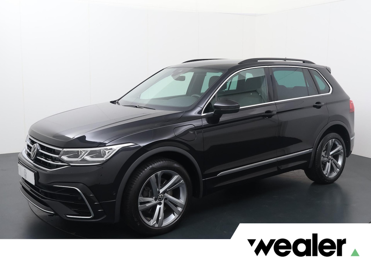 Volkswagen Tiguan - 1.4 TSI eHybrid R-Line Business+ | 245 PK | SoH 94% | Matrix LED koplampen (IQ.Light) | Ac - AutoWereld.nl