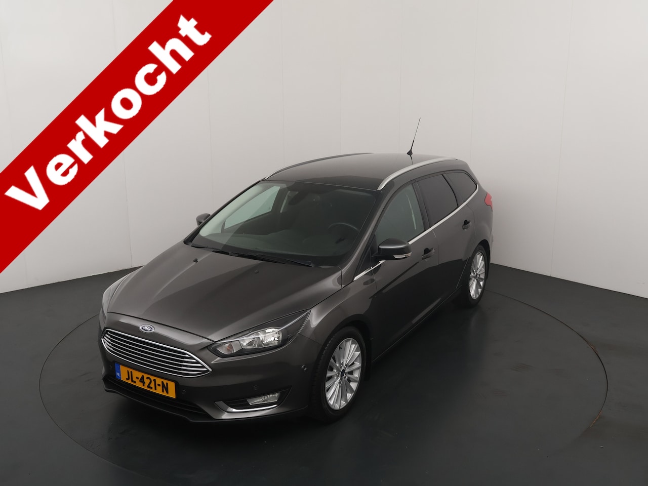 Ford Focus Wagon - EcoBoost 125 pk Titanium | Trekhaak | Voorruitverw. | Navi | Clima | Cruise | 17" | Keyles - AutoWereld.nl