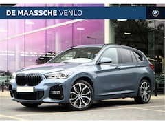 BMW X1 - xDrive25e High Executive M Sport Automaat / Trekhaak / Panoramadak / Sportstoelen / Achter