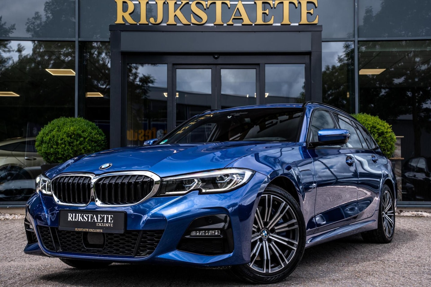 BMW 3-serie Touring - 330e High Executive|H&K|HEAD-UP|360|ACC - AutoWereld.nl
