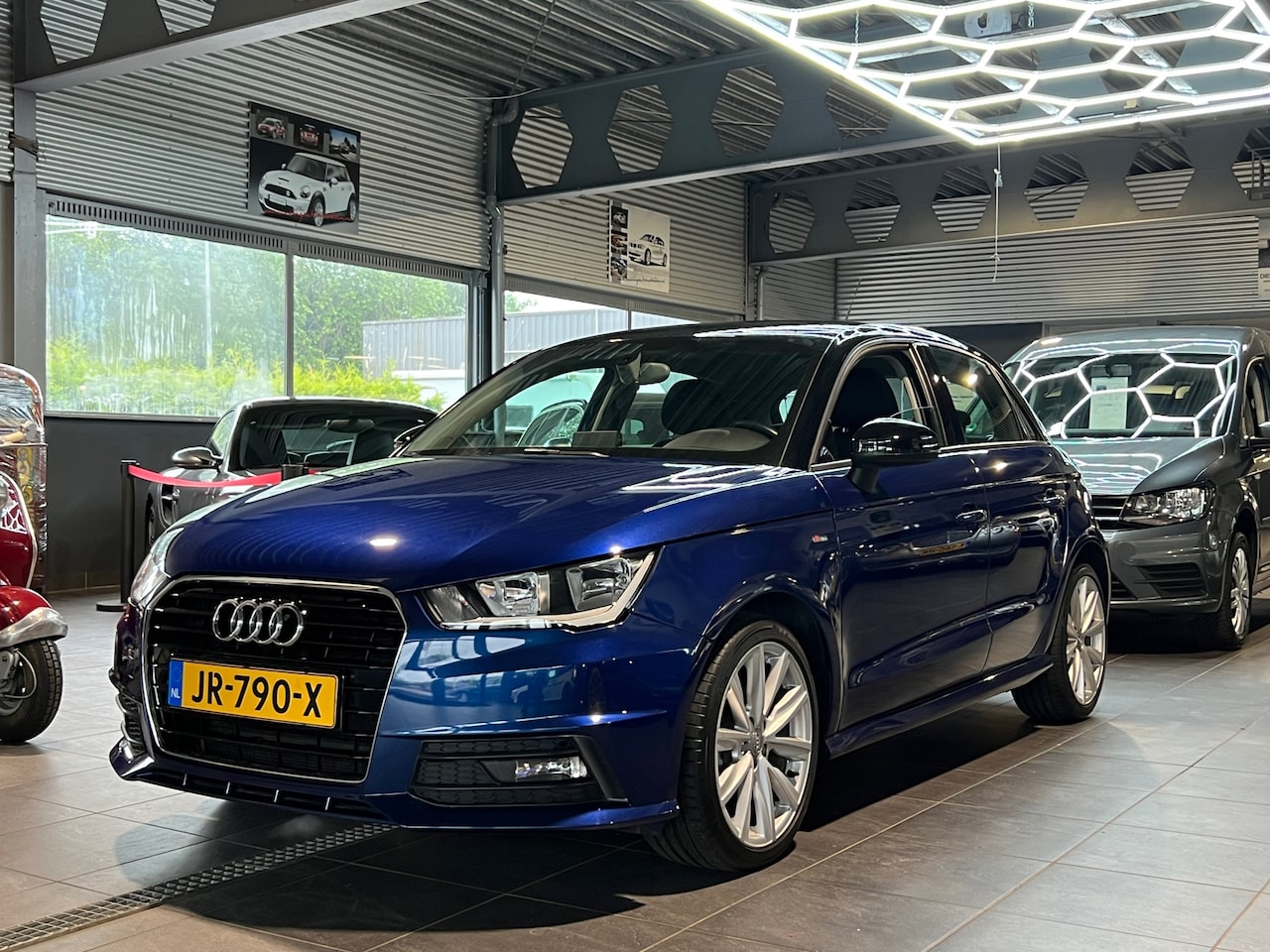 Audi A1 Sportback - 1.0 TFSI Adrenalin # S-Line # Automaat # PDC # Keurig nette auto!! - AutoWereld.nl