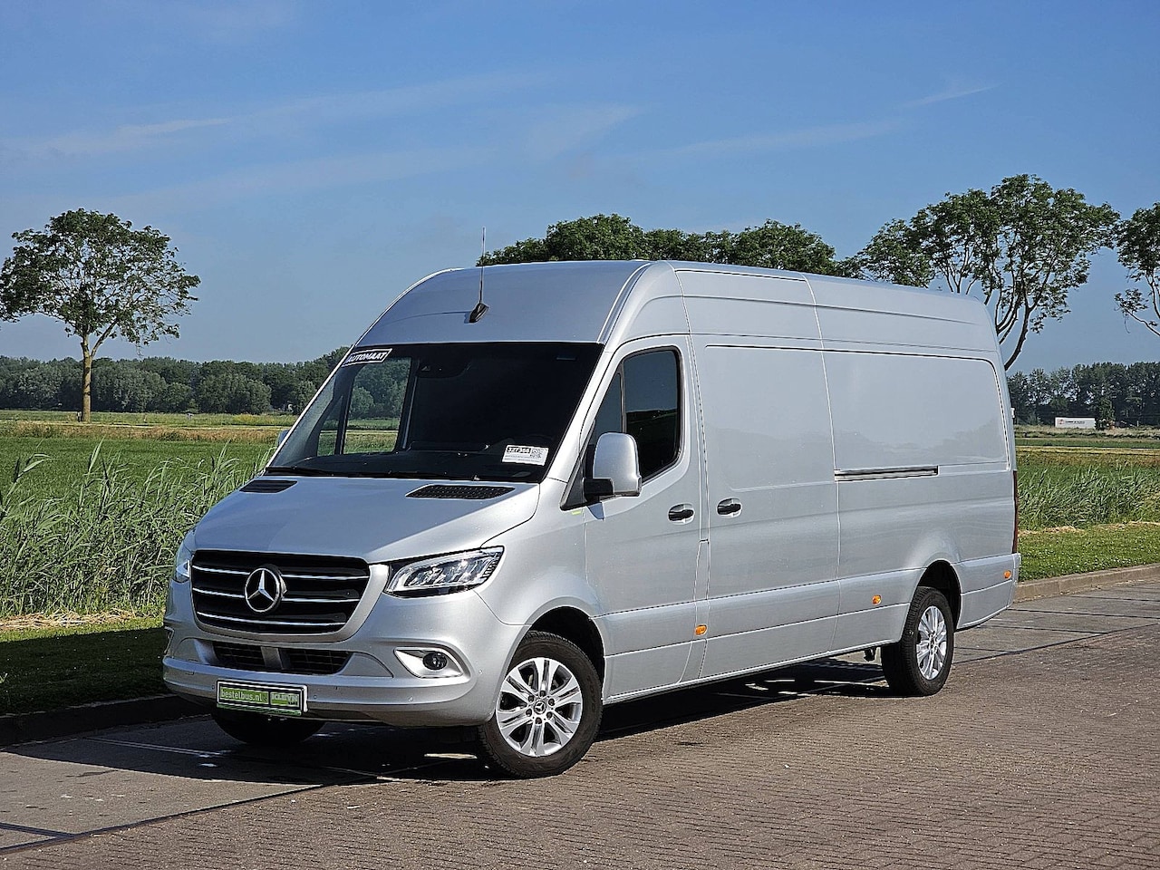 Mercedes-Benz Sprinter - 319 1.9 CDI L3H2 RWD L3H2 Maxi LED 2x Schuif 3.5t-Trekhaak Mbux10 Distronic AAC 360 Camera - AutoWereld.nl