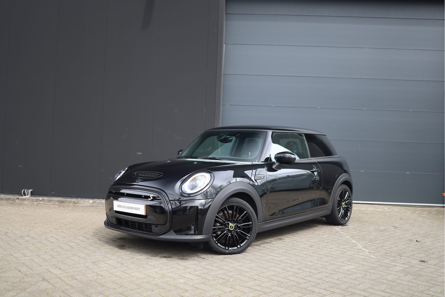 MINI Electric - 3-Deurs Classic 33 kWh | Stoelverwarming | Digitaal Dashboard | Sportstoelen | Automatisch - AutoWereld.nl