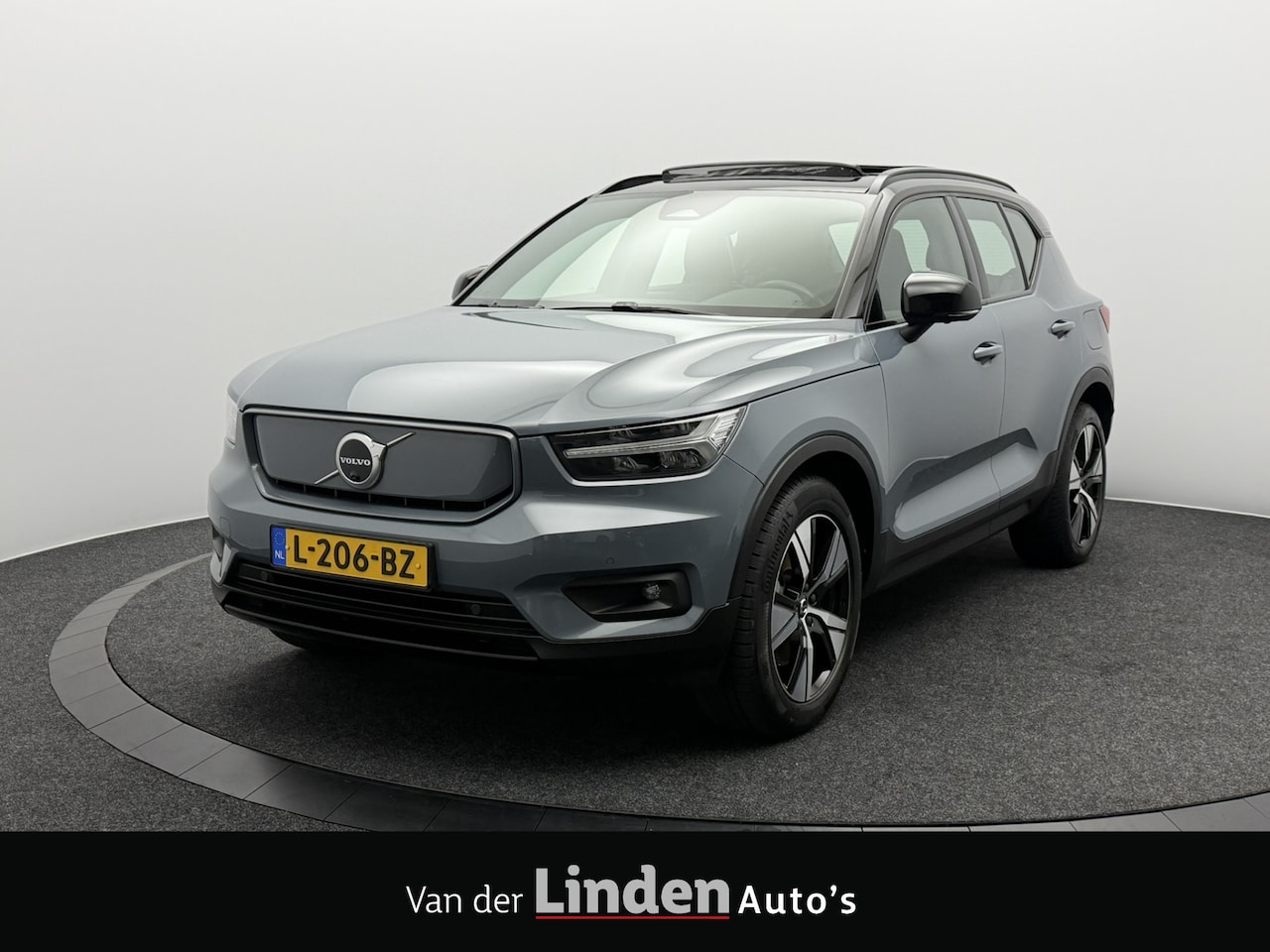 Volvo XC40 - Recharge P8 AWD R-Design SOH 93,6% | Warmtepomp | Panoramadak | Harman/Kardon | 360° Camer - AutoWereld.nl