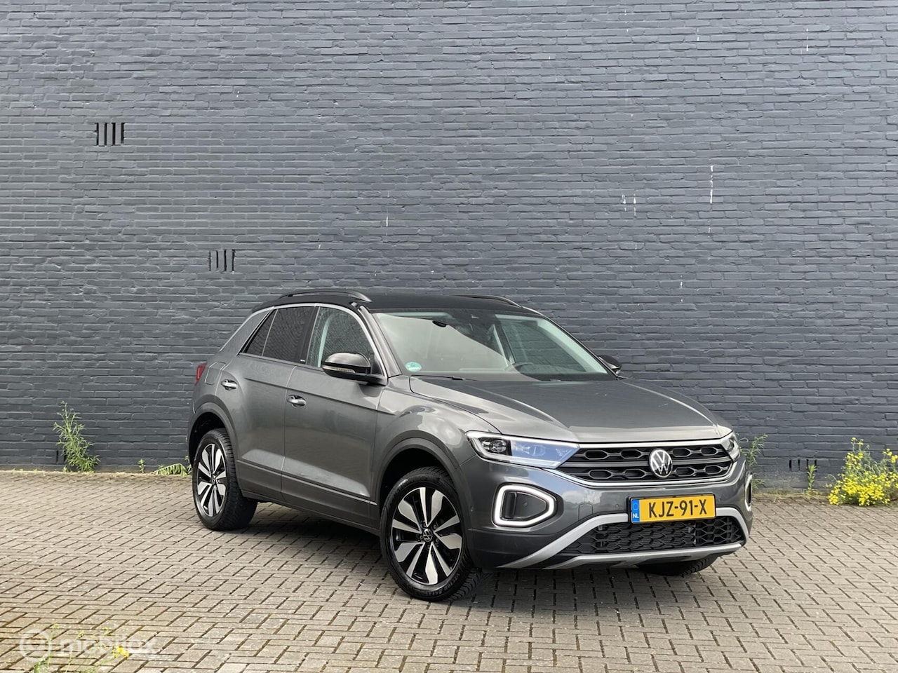 Volkswagen T-Roc - 1.5 TSI 150PK DSG ACC/NAVI/Virtual/Trekhaak - AutoWereld.nl