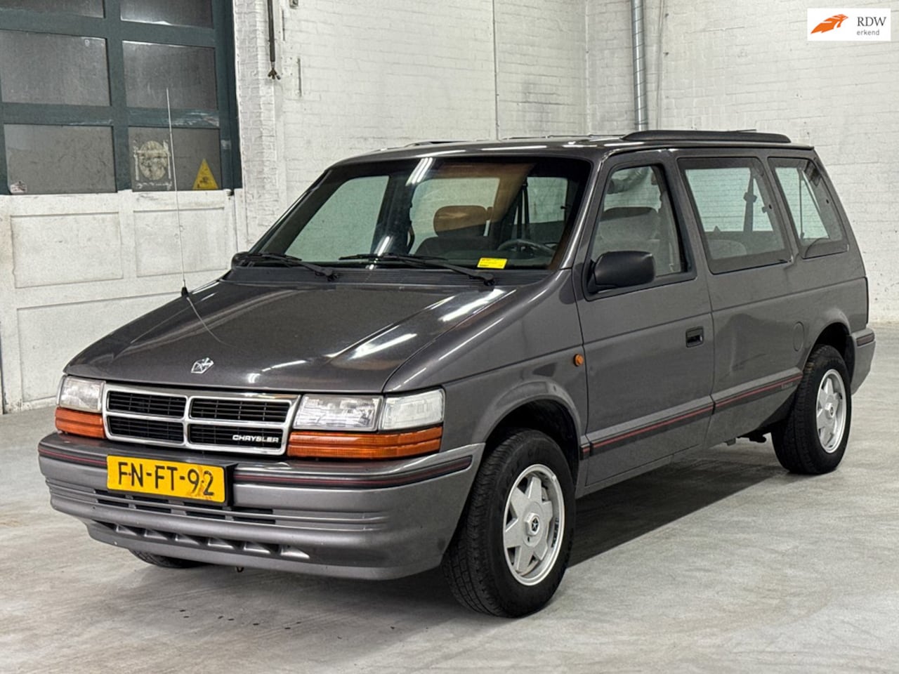 Chrysler Voyager - 2.5 td SE 2.5 td SE - AutoWereld.nl