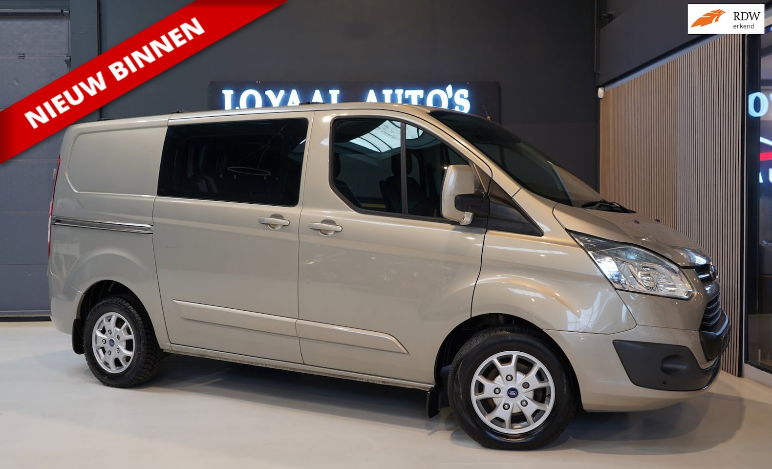 Ford Transit Custom - 270 2.2 TDCI L1H1 Limited DC | NAVI | AIRCO | CRUISE | TREKHAAK | PDC | APK. - AutoWereld.nl