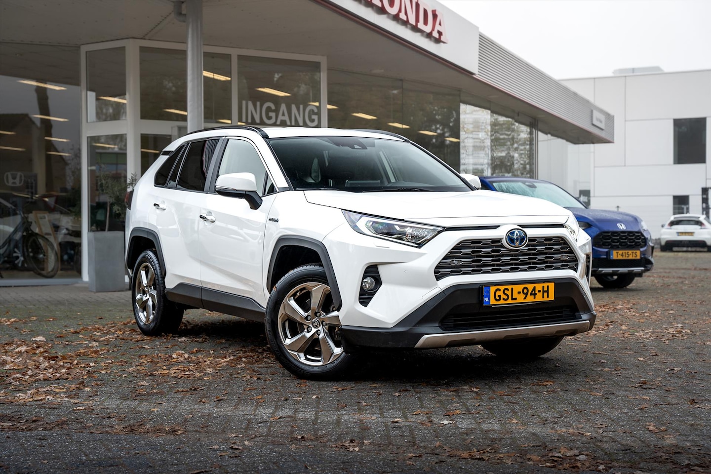 Toyota RAV4 - 2.5 Hybrid Executive Automaat AWD | Blind Spot Detection | Apple Carplay/ Android Auto | S - AutoWereld.nl