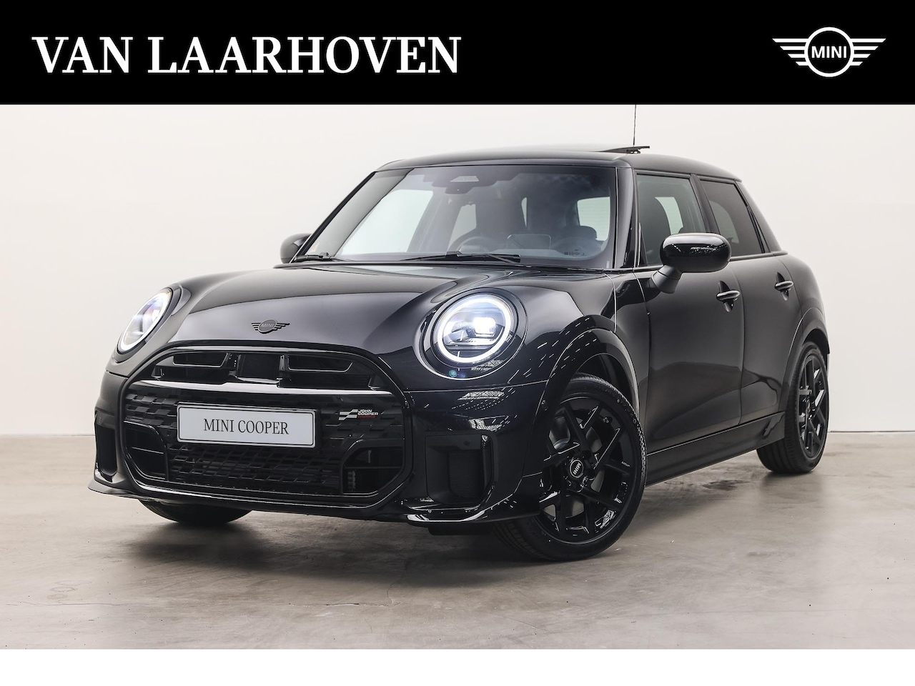 MINI 5-Deurs - Hatchback Cooper C Automaat / John Cooper Works / Pakket M / 17" JCW Sprint Spoke black - AutoWereld.nl