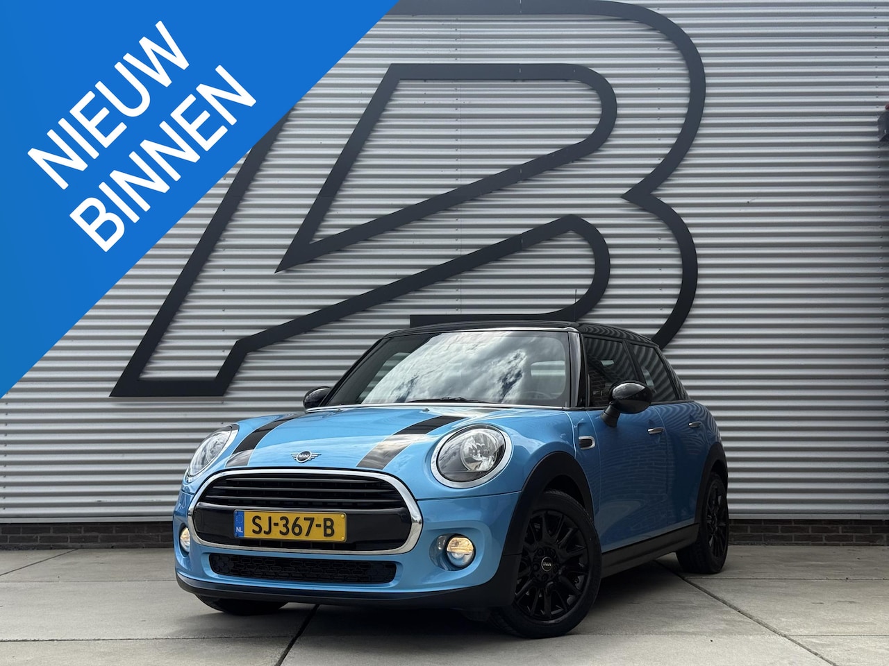 MINI 5-Deurs - 1.5 Cooper 2e Eigenaar|Cruise|Pano|PDC|Navi|Elek ramen|N.A.P|APK tot 11-2026 - AutoWereld.nl