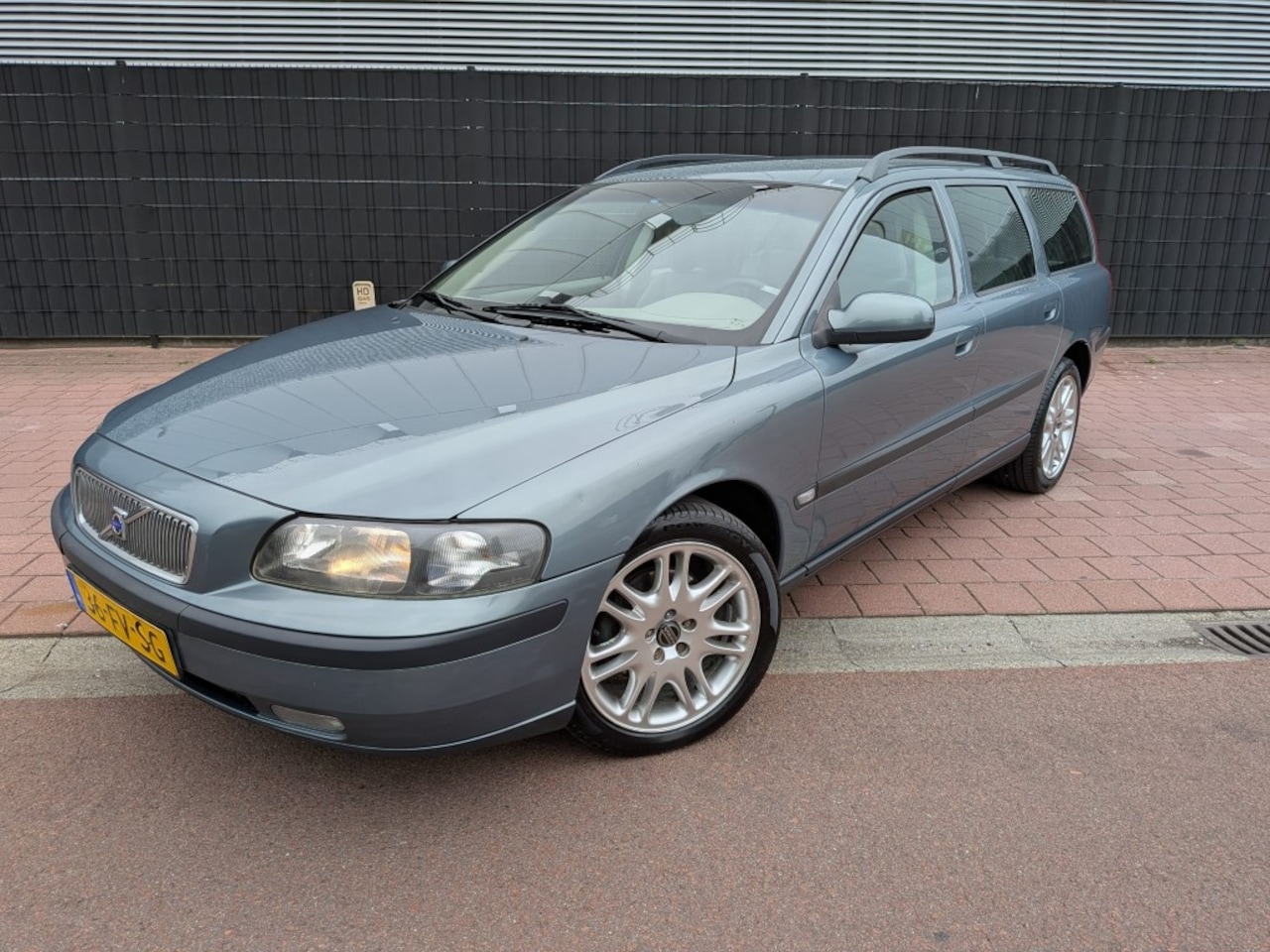Volvo V70 - 2.4 Comfort Line 7 Persoons, Dealerondh, 2 de eig - AutoWereld.nl