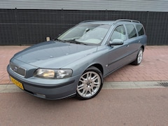Volvo V70 - 2.4 Comfort Line 7 Persoons, Dealerondh, 2 de eig