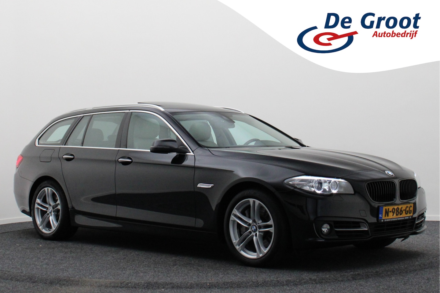 BMW 5-serie Touring - 535i Luxury Edition Panoramadak, Camera, Standkachel, Leer, Xenon, Navigatie, Trekhaak - AutoWereld.nl