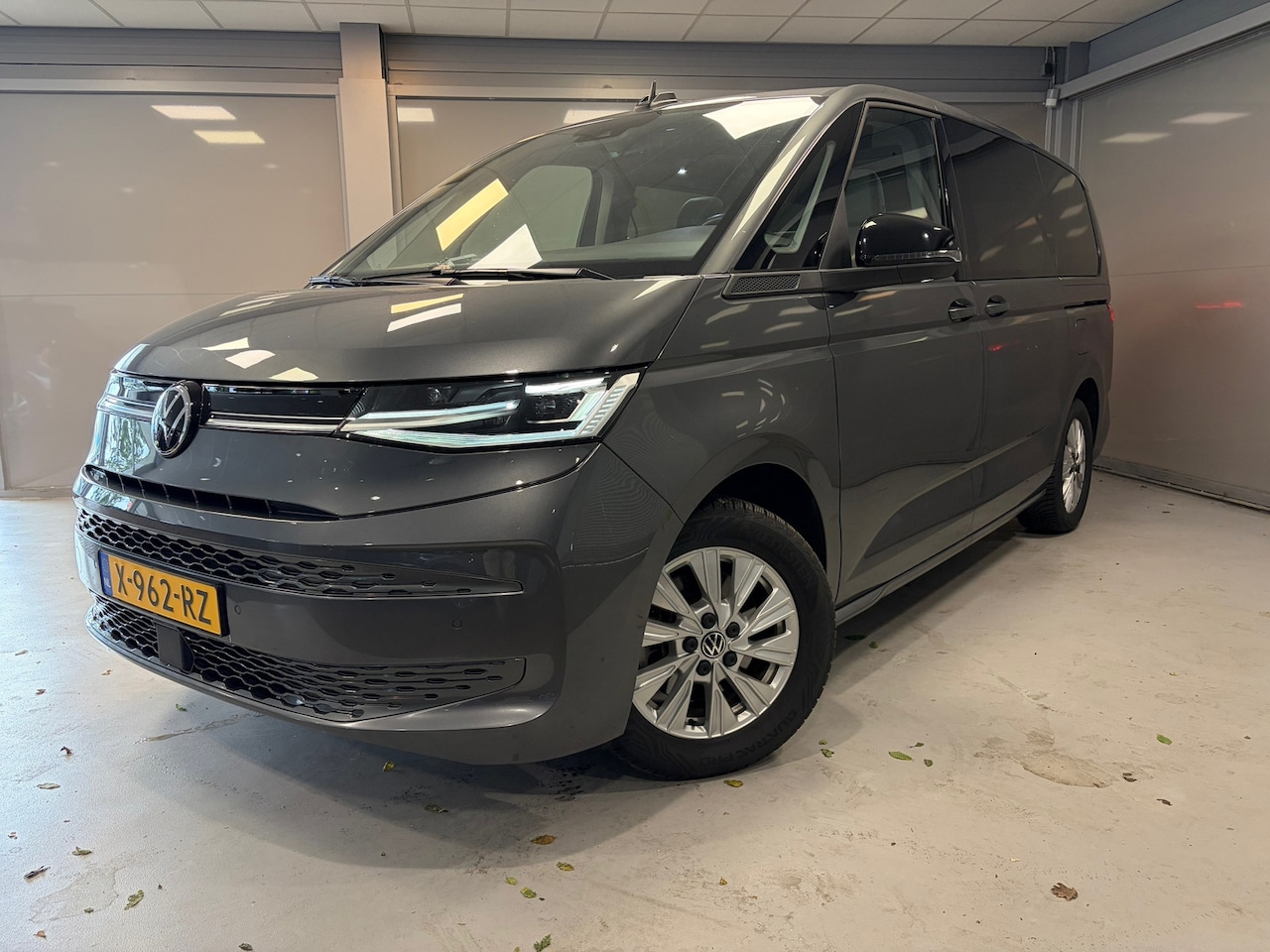 Volkswagen Multivan - 1.4 eHybrid L2H1 Life 1.4 eHybrid L2H1 Life - AutoWereld.nl