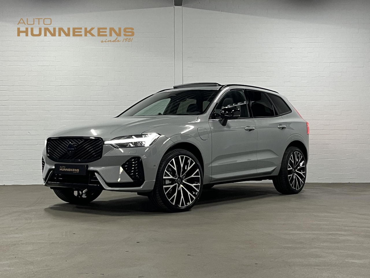 Volvo XC60 - T8 PHEV AWD Ultra Black Edition Bowers & Wilkins | Massage | Open dak | Stoel ventilatie - AutoWereld.nl
