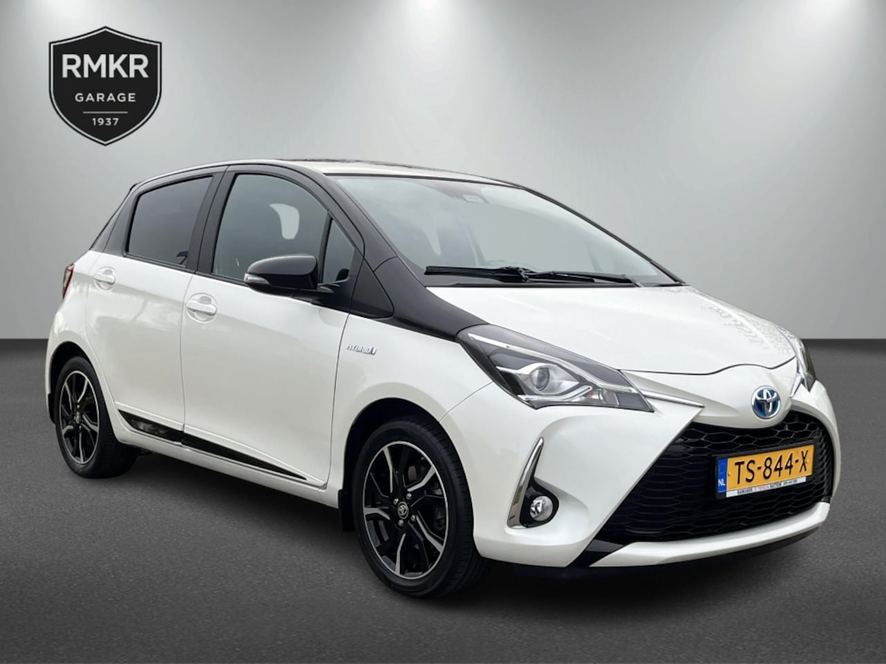 Toyota Yaris - 1.5 Hyb Bi-Tone Plus - AutoWereld.nl