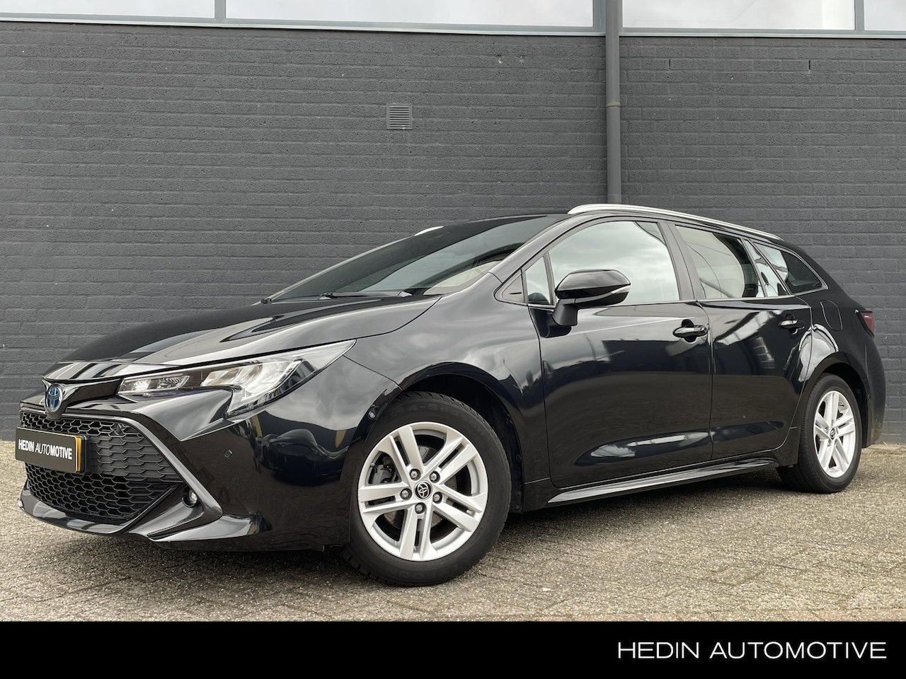 Toyota Corolla Touring Sports - 1.8 Hybrid Active | Trekhaak | Navigatie | Clima | Camera - AutoWereld.nl