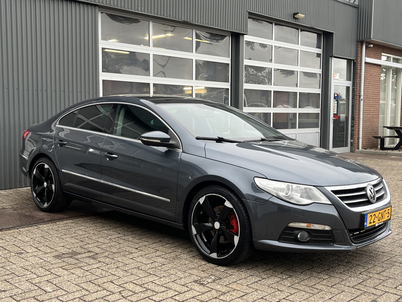 Volkswagen Passat CC - 1.8 TSI 4p. Airco Stuurwielbediening Schuif kantel dak Bluetooth Navigatie 4-Persoons - AutoWereld.nl